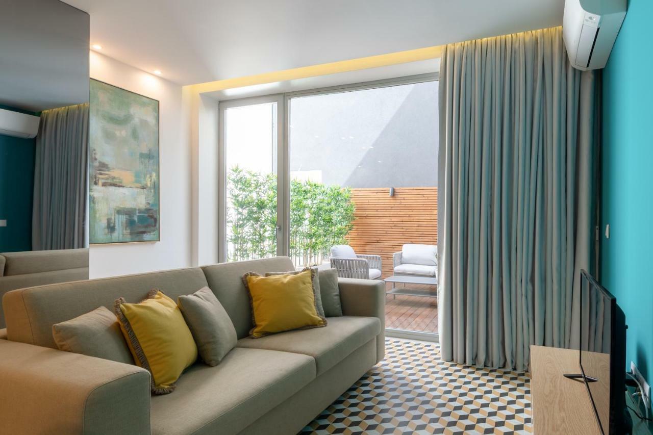 Blue Terrace Apartment